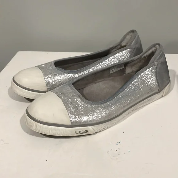 UGG silver slip-on flats - Size 9 - Picture 3 of 8